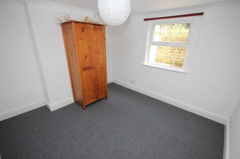GF flat 113 Hills Road 5.jpg