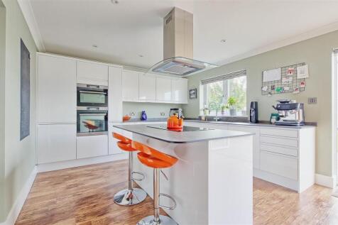 Kitchen 1.jpg