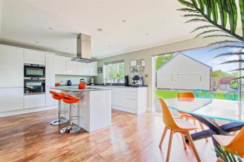 Kitchen 2.jpg