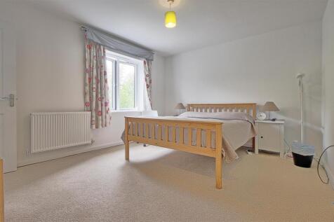 Bedroom 1.jpg