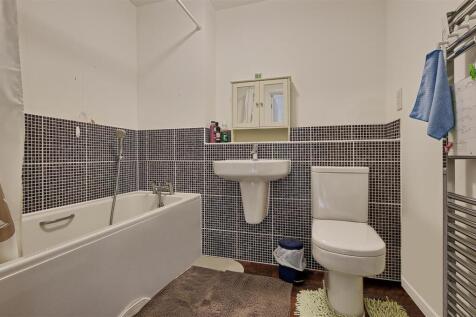 Bathroom.jpg
