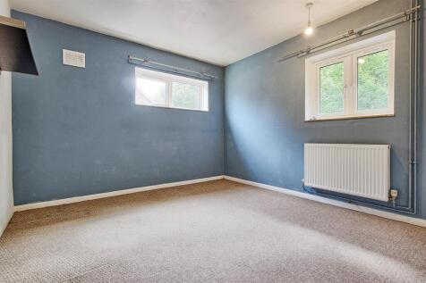 Bedroom 1.jpg
