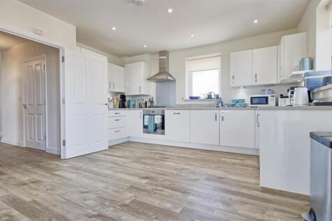 Kitchen 2.jpg