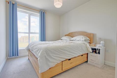 Bedroom 1.jpg