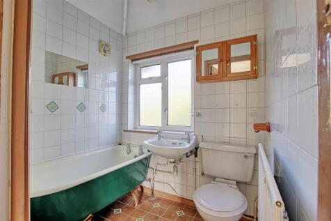 Bathroom.jpg