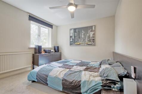 Bedroom 1.jpg