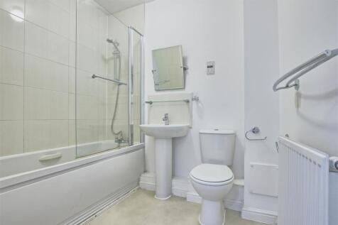 Bathroom 1.jpg