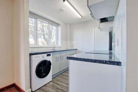 Kitchen showing window.jpg