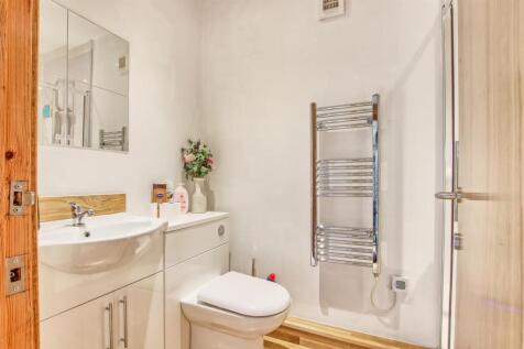 Ensuite in studio.jpg