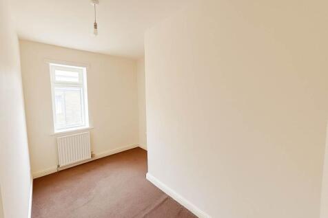 Bedroom 2 (2)