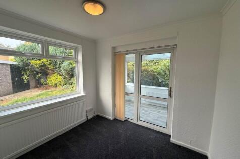 bed 2 (or dining roo