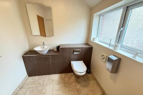 Upper Floor Office Picture 7