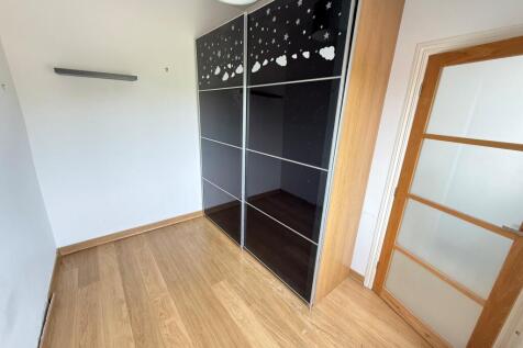Second bedroom 2