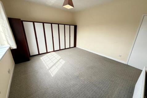 Master bedroom (2)