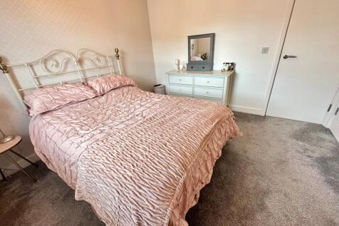 Master bedroom (2)
