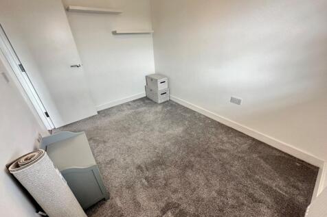 Bedroom 2 (2)