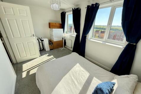Master bedroom (2)