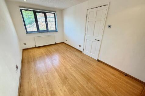 Master bedroom (3)