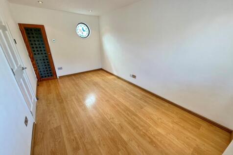 Master bedroom (2)