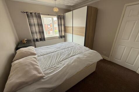 Master bedroom (2)