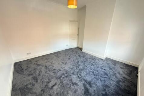 MAster bedroom (2)
