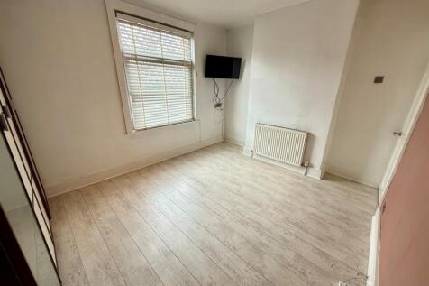 Master bedroom (2)