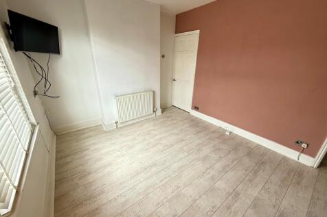 MAster bedroom (3)
