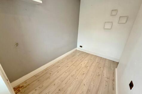 Bedroom 2 (2)