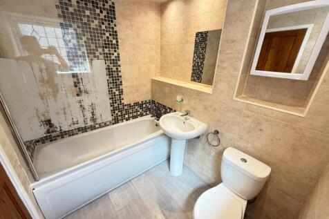 17 Nidd Drive Bathroom