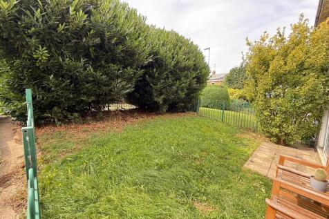17 Nidd Drive Garden Front