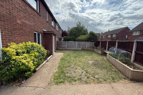 5 Springfields Front Garden