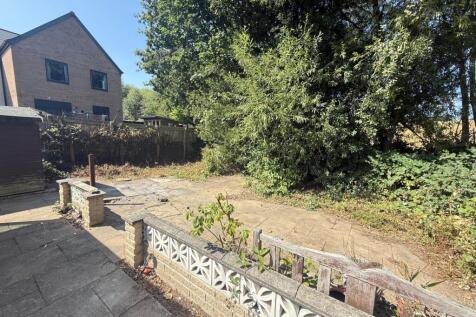 9 Lodges Close Garden 1