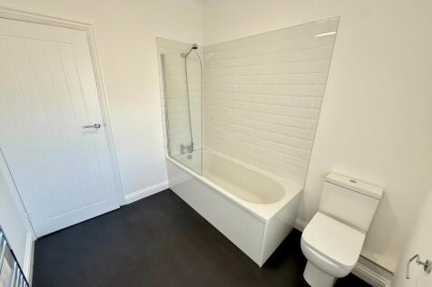Family bathroom (2)