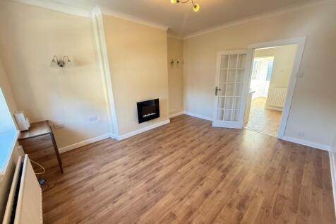 34 Carleton Road, Lounge.