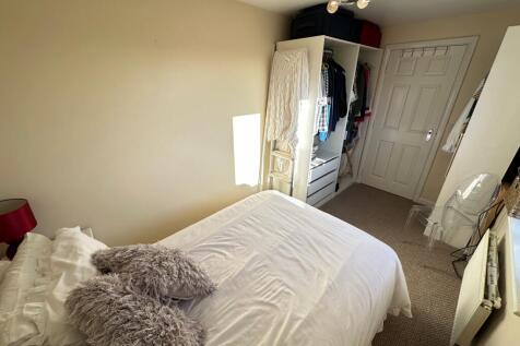 Bedroom 2 (2)