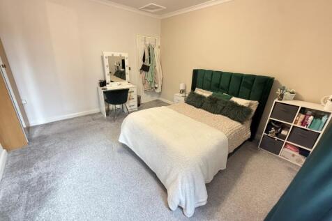 Master bedroom (3)