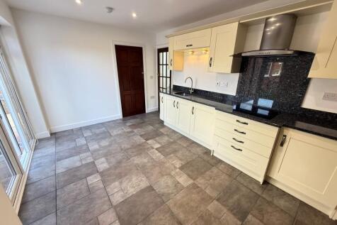Kitchen (2)