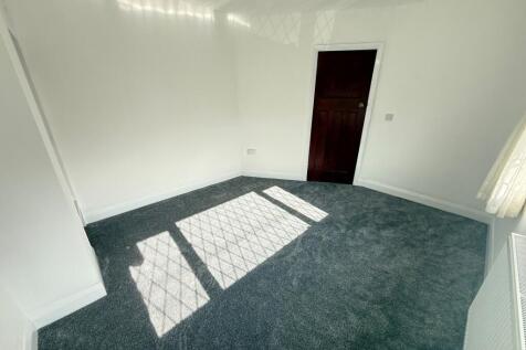 MAster bedroom (2)