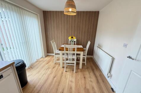 19 Friarwood Avenue Dining Area