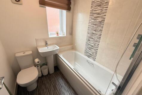 19 Friarwood Avenue Bathroom