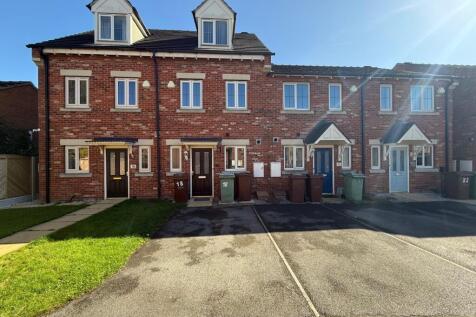 18 Riverside Court Front Photo