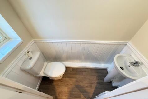 18 Riverside Court WC