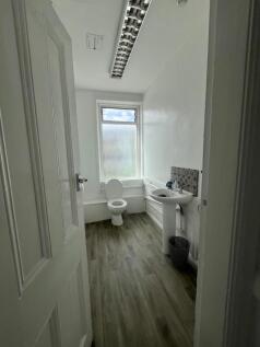 Middle bathroom