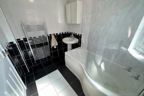 family bathroom 2