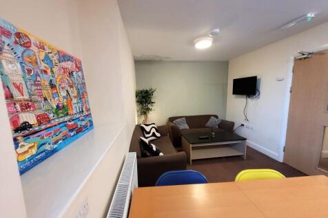 Six Bedroom Student Apartment