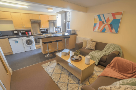 Eight bedroom flat share