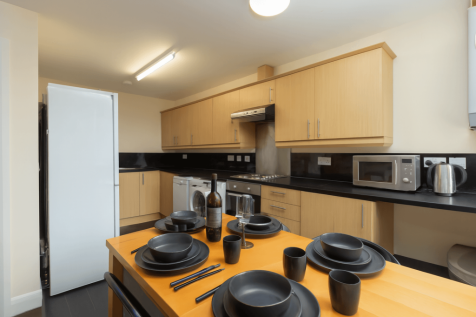 Six bedroom flat share