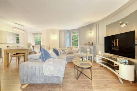Lounge/Dining