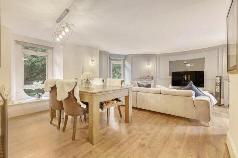 Lounge/Dining