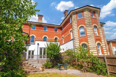 11 Belgrove Place...
